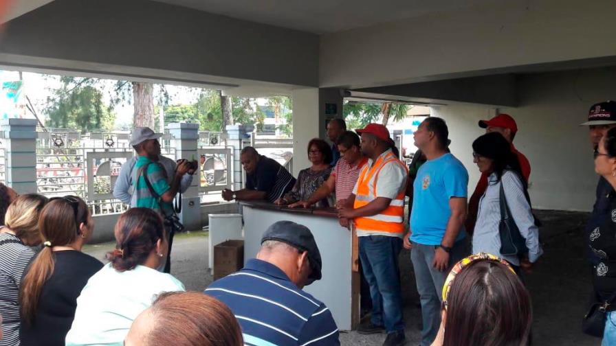 Médicos y enfermeras abandonan Hospital Pedro de Marchena por miedo a colapso estructura Médicos y enfermeras abandonan Hospital Pedro de Marchena por miedo a colapso estructura