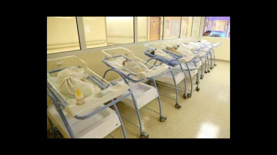 Mujer da a luz a 7 bebés por parto natural Mujer da a luz a 7 bebés por parto natural