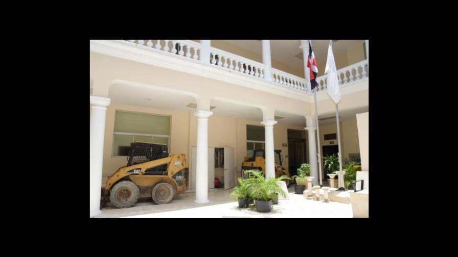 A un año, siguen sin entregar el hospital Padre Billini A un año, siguen sin entregar el hospital Padre Billini