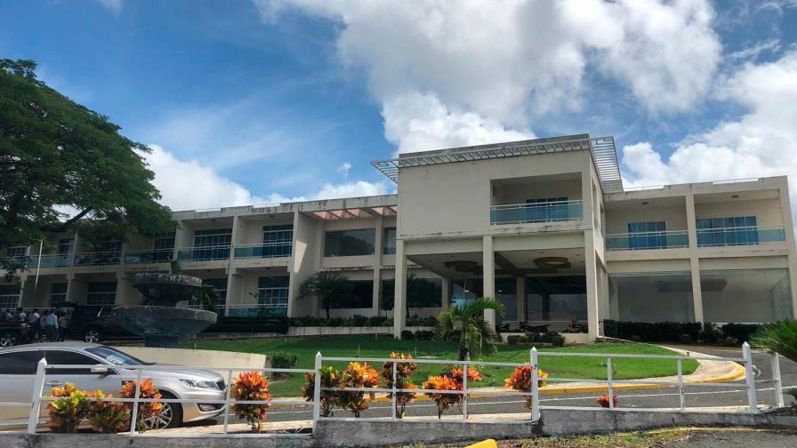 Seibanos se oponen a que  hotel Santa Cruz sea convertido en hospital oncológico regional