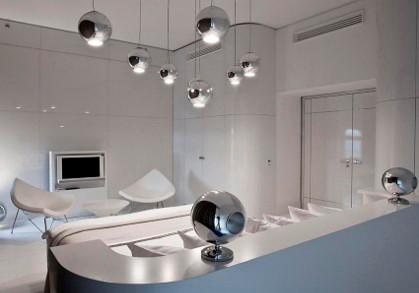 El Hotel Blow Up Hall 5050, en Poznan (Polonia) conocido por su increíble colección de arte. Pensarás que has viajado al futuro. 