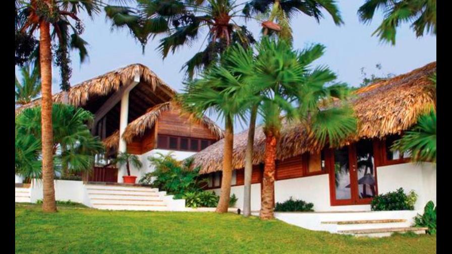 Casa Bonita, el emblemático hotel de Barahona que se quemó Casa Bonita, el emblemático hotel de Barahona que se quemó