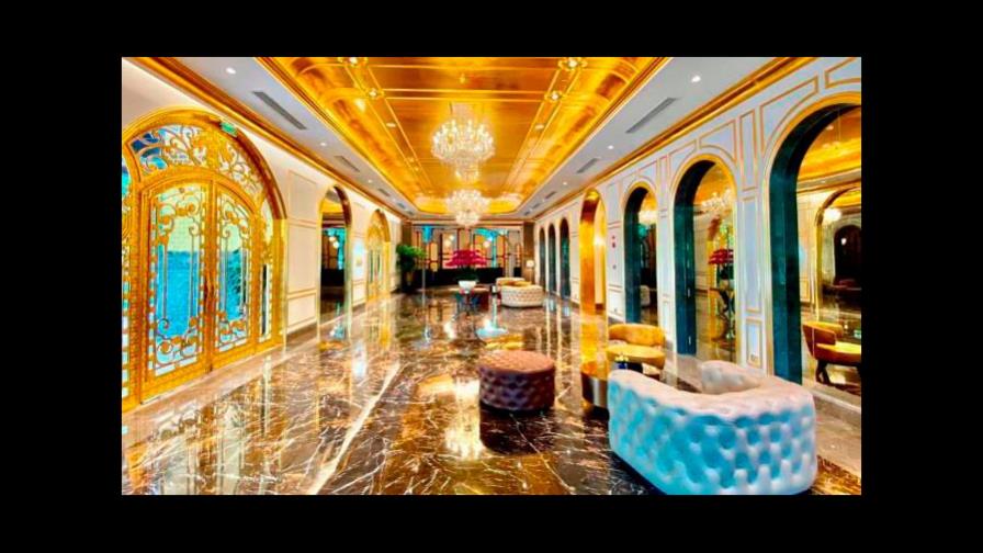 Inauguran un hotel chapado en oro en Vietnam, en plena pandemia de COVID-19 Inauguran un hotel chapado en oro en Vietnam, en plena pandemia de COVID-19