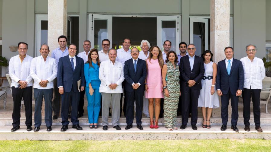 Danilo Medina trata situación del turismo en Punta Cana con los hoteleros Danilo Medina trata situación del turismo en Punta Cana con los hoteleros