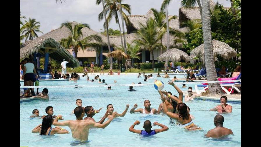 Turistas nacionales están siendo la “tabla de salvación” de la hotelería local