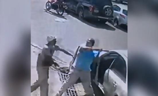 CONATRA expulsa chofer propinó batazo a un hombre tras incidente de tránsito en Santiago