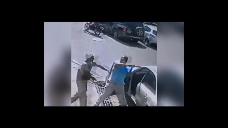 CONATRA expulsa chofer propinó batazo a un hombre tras incidente de tránsito en Santiago