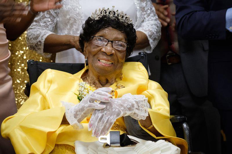 La persona más anciana, una mujer de Nueva York, cumple 114 años