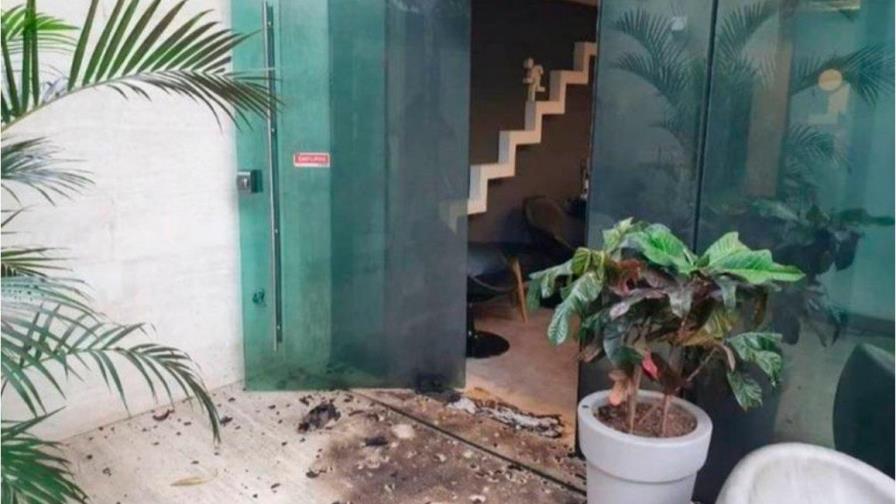Atacan con bomba molotov productora de película que muestra a Jesús gay 