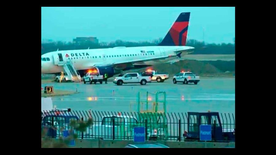 Avión se sale de la pista en aeropuerto de Kansas por tormenta invernal 