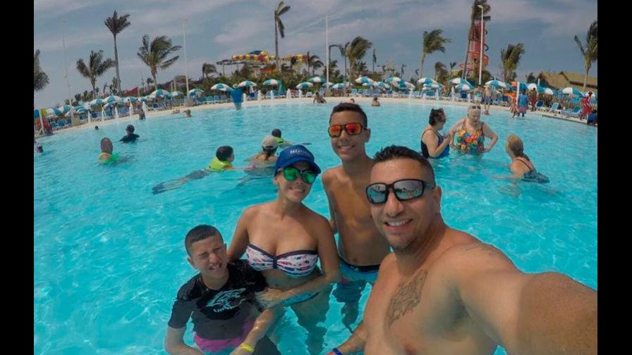 Agente migratorio hispano mata a su familia y se suicida en Orlando 