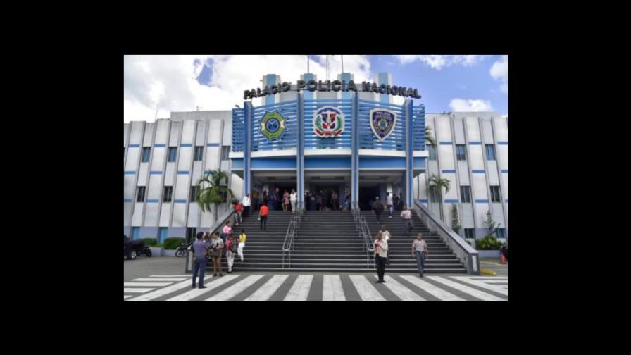 Dan de baja a policía que agredió médico mientras le exigía que lo atendiera  