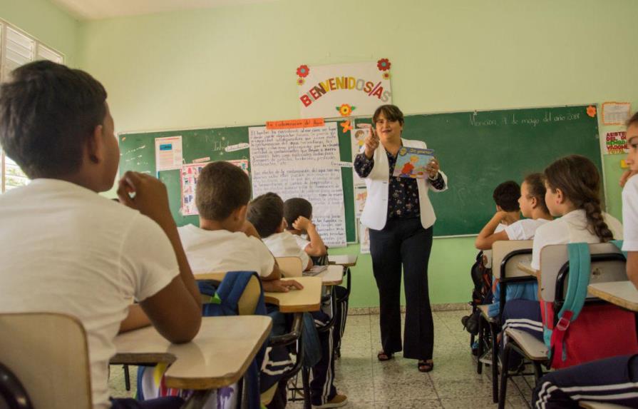 Danilo Medina felicita a los maestros en su día 