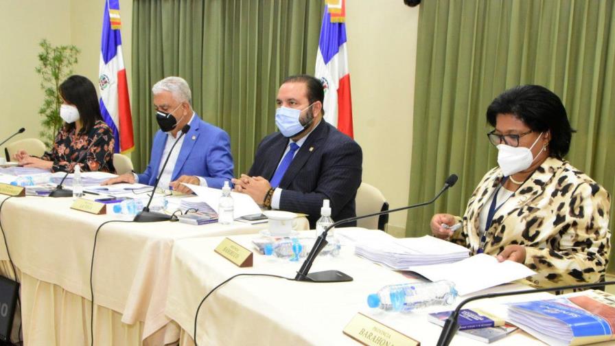 Senado continúa entrevistas a los que aspiran ser miembros de la JCE