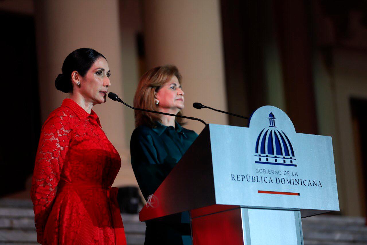 La primera dama Raquel Arbaje (izquierda) y la vicepresidenta Raquel Peña (derecha) enviaron un mensaje a la población en ocasión de la Navidad.