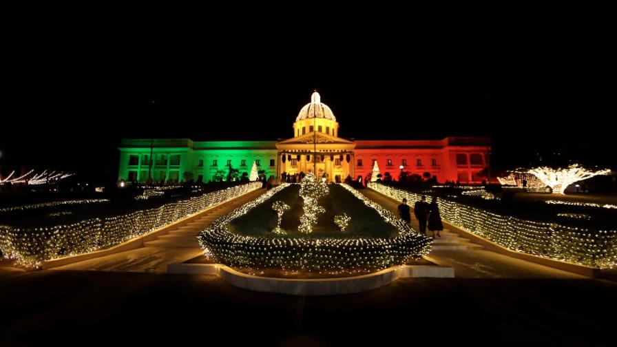 El Palacio Nacional le da la bienvenida a la Navidad con el encendido del árbol El Palacio Nacional le da la bienvenida a la Navidad con el encendido del árbol