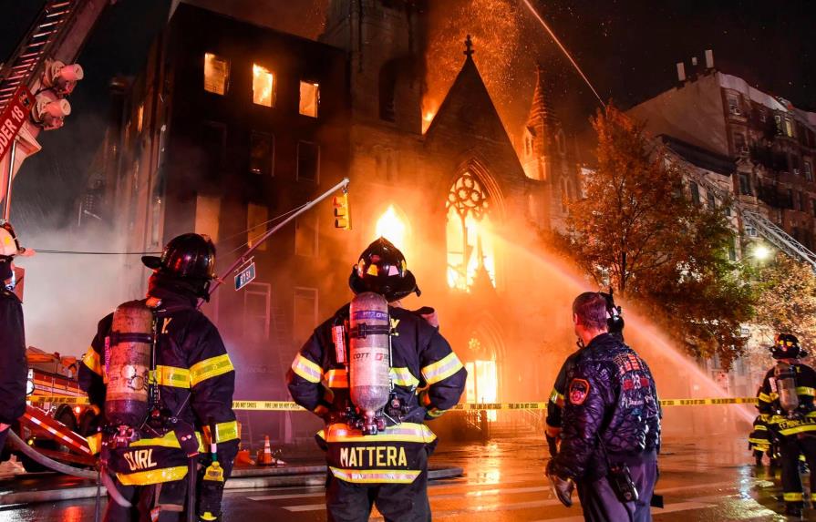 Un grave incendio daña una iglesia centenaria de Nueva York
