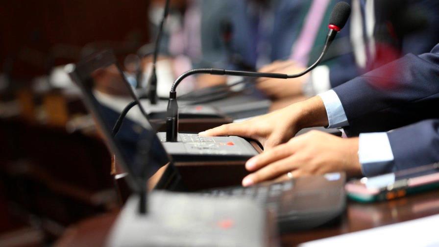 Diputados aprueban modificar ley para permitir pasantías médicas en planteles escolares Diputados aprueban modificar ley para permitir pasantías médicas en planteles escolares