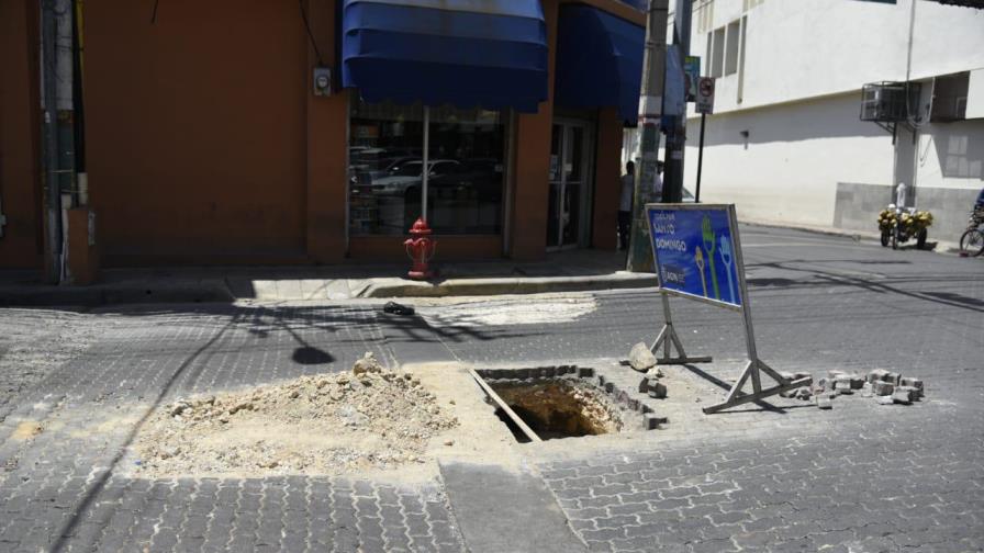 Boquete en la avenida Mella con Duarte pone en peligro a ciudadanos