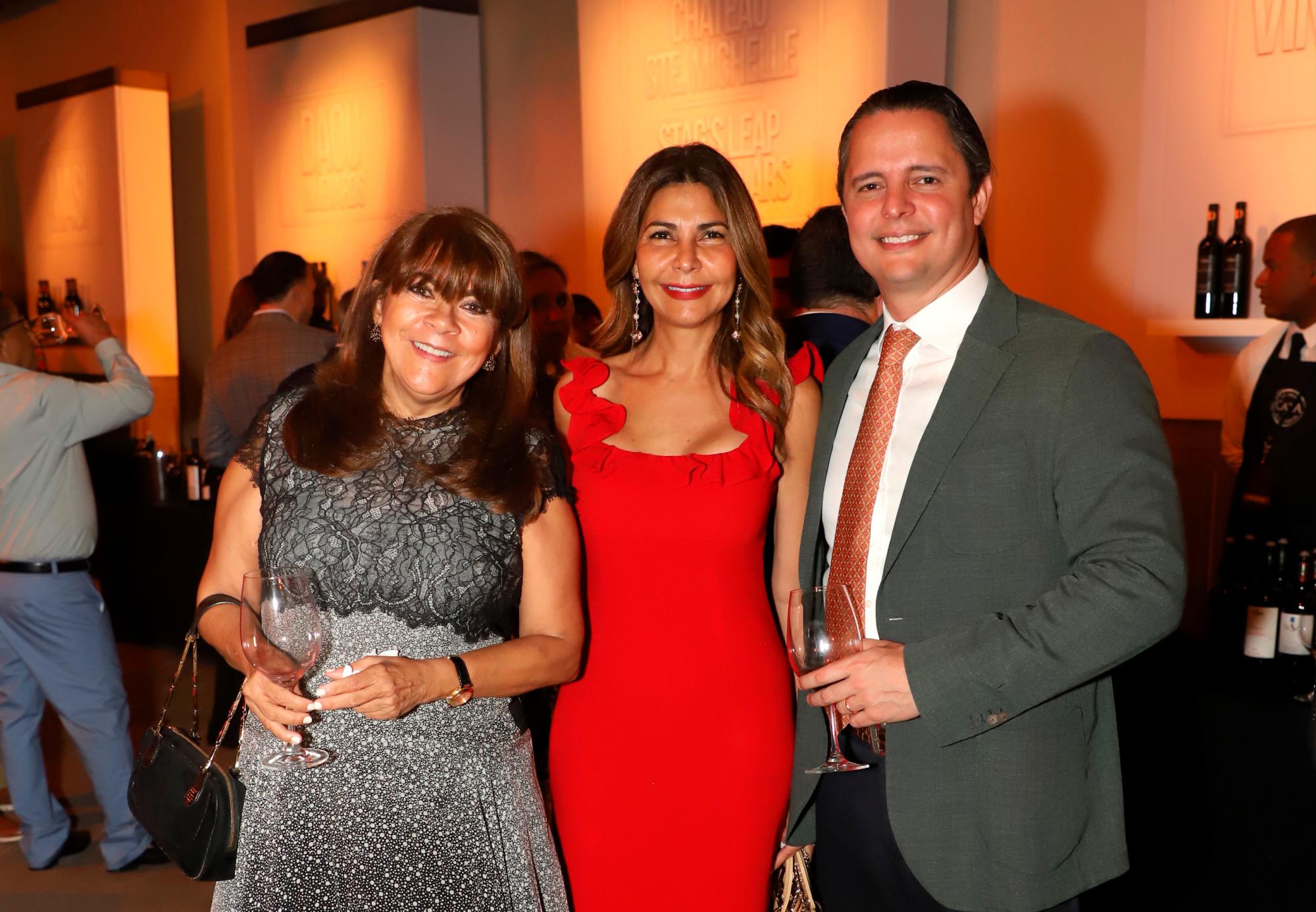 Thany Méndez, Yudelca Checo y Miguel Ángel González.