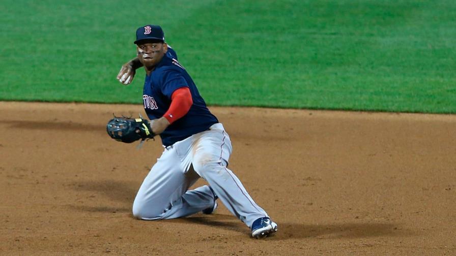 Boston no contempla mover a Devers de la antesala