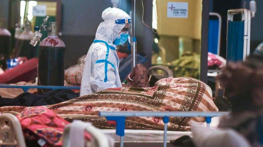 Nuevos récords de casos y fallecidos en India, con casi 4.000 muertes diarias