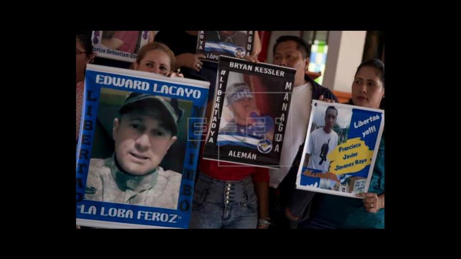 Madres en huelga de hambre huyen de catedral de atacada por “turbas” Madres en huelga de hambre huyen de catedral de atacada por “turbas”