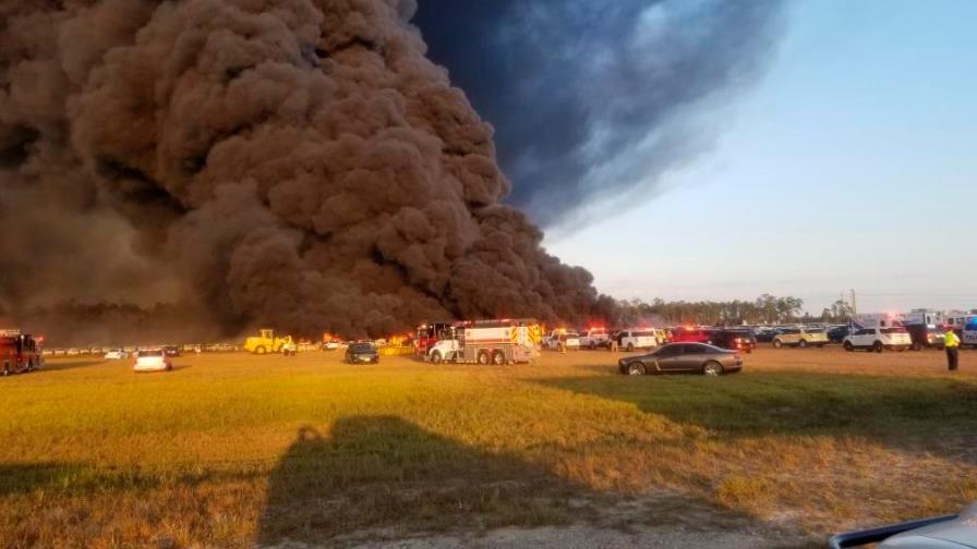 Incendio en aeropuerto de Florida destruyó más de 3,500 carros de alquiler