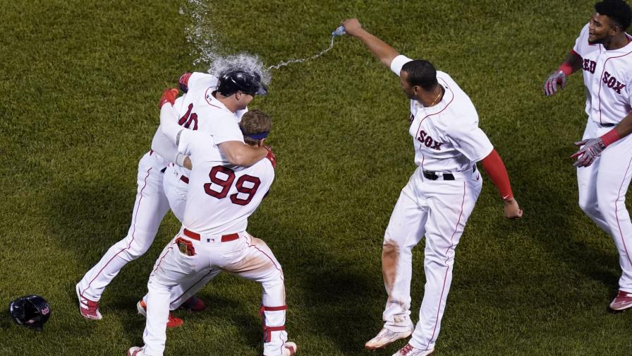 Medias Rojas ganan ante descontrol de pitcher de Yanquis