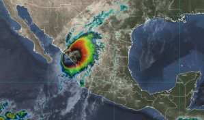 Huracán Rick se dirige a la costa sur del Pacífico mexicano