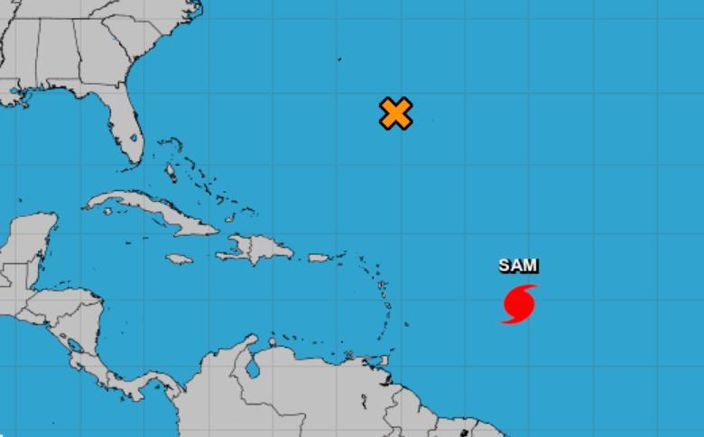 El potente huracán Sam se mantiene lejos de la costa
