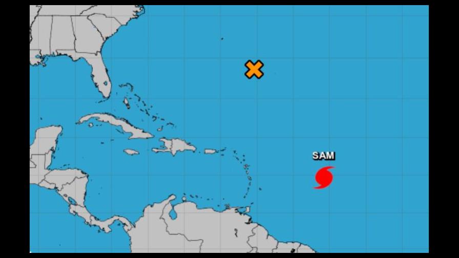 El potente huracán Sam se mantiene lejos de la costa El potente huracán Sam se mantiene lejos de la costa