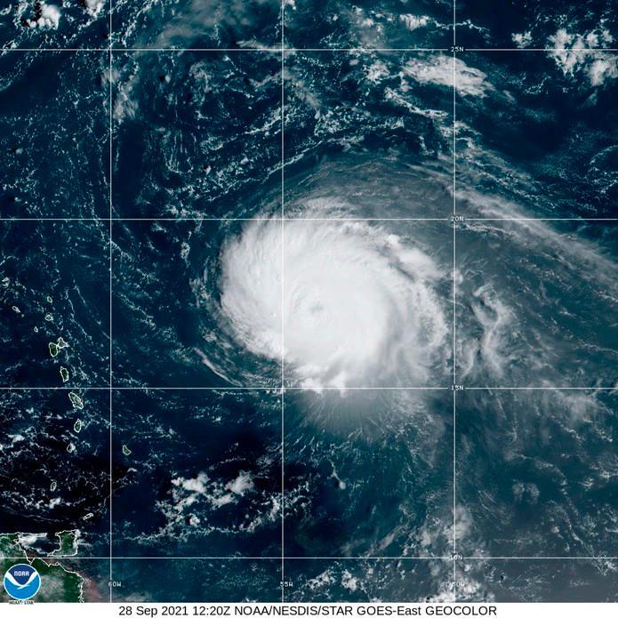 Sam avanza por el Atlántico como un huracán de categoría 4