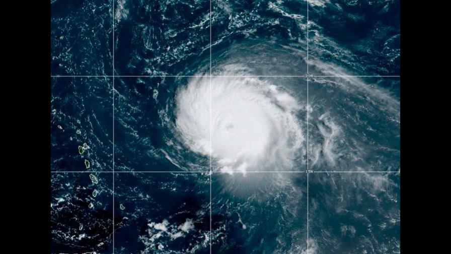 Sam avanza por el Atlántico como un huracán de categoría 4 Sam avanza por el Atlántico como un huracán de categoría 4
