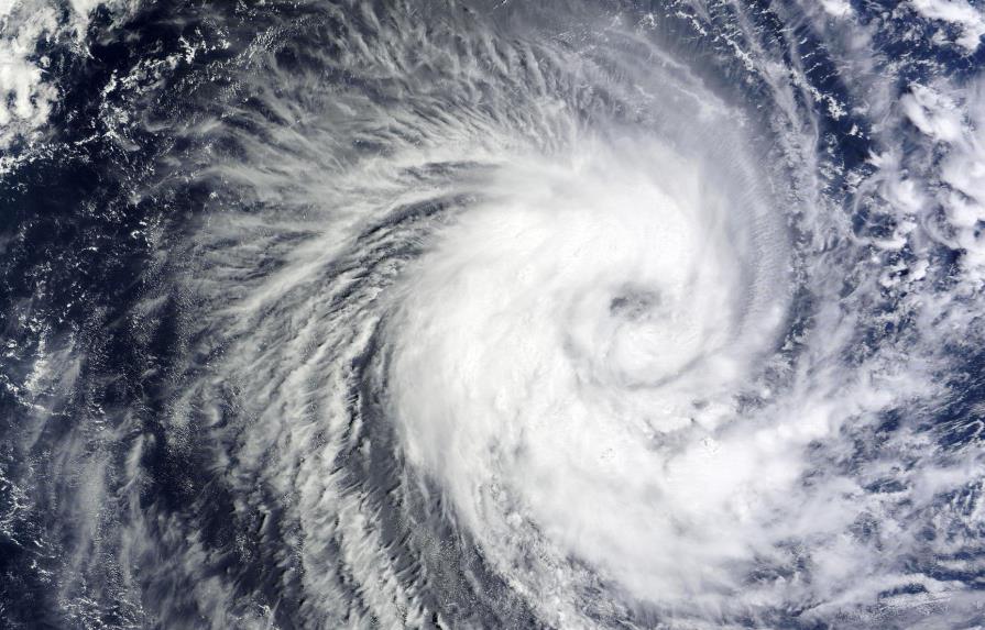 El poderoso huracán Genevieve se acerca a Baja California
