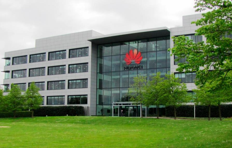 China pide explicaciones por arresto de directora financiera de Huawei