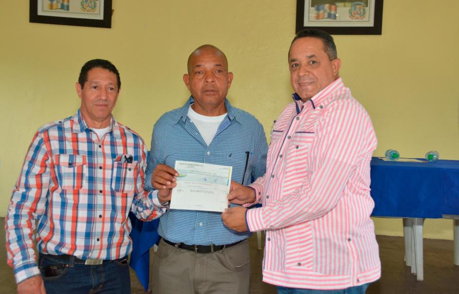 IAD entrega más de RD$4 millones a productores de caña en Bayguá