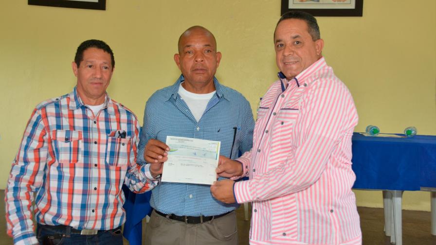 IAD entrega más de RD$4 millones a productores de caña en Bayguá