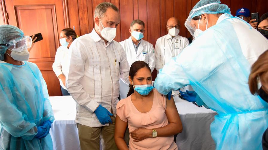 Gobierno comienza a vacunar a personas de 68 y 69 años y abre fase 1D del plan de vacunación 