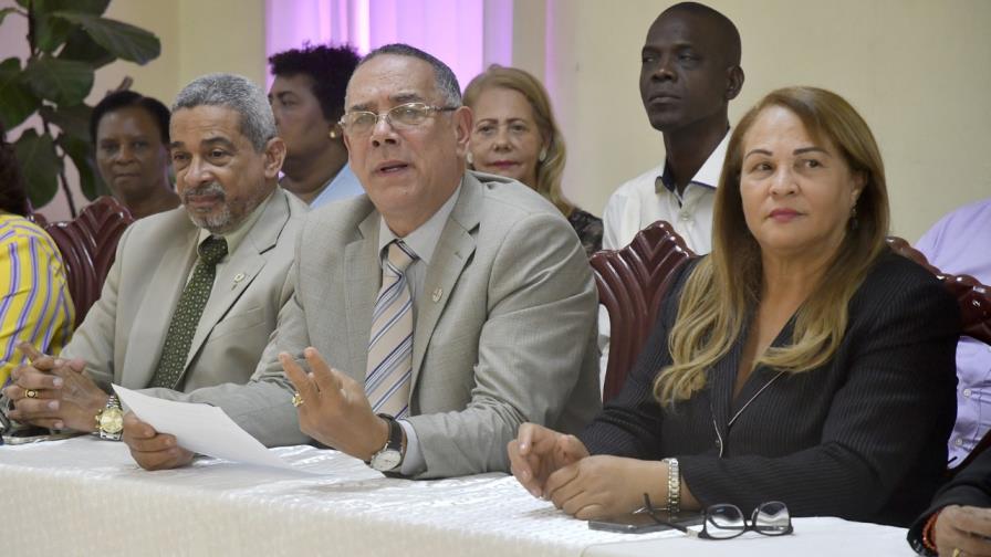 Médicos y exempleados del Seguro Social denuncian violación de sus derechos adquiridos