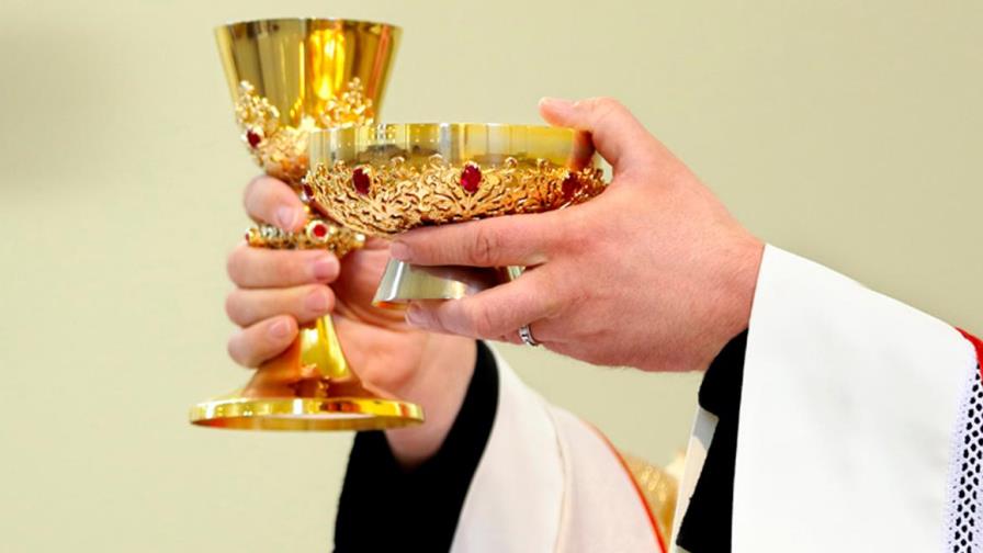 Iglesia católica en Nueva York suspende la comunión con el vino por temor al contagio del coronavirus Iglesia católica en Nueva York suspende la comunión con el vino por temor al contagio del coronavirus