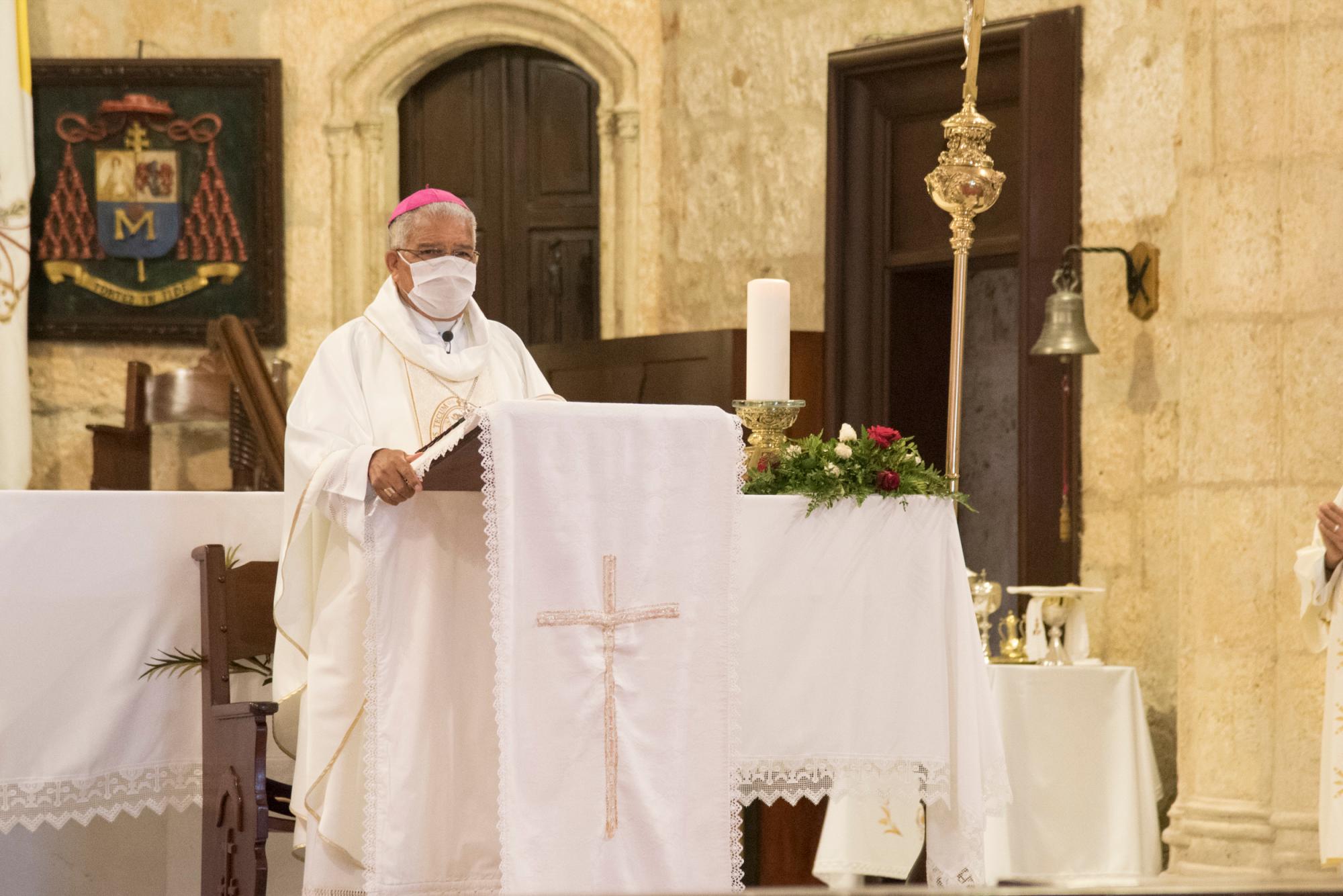 Monseñor Francisco Ozoria, arzobispo metropolitano de Santo Domingo.