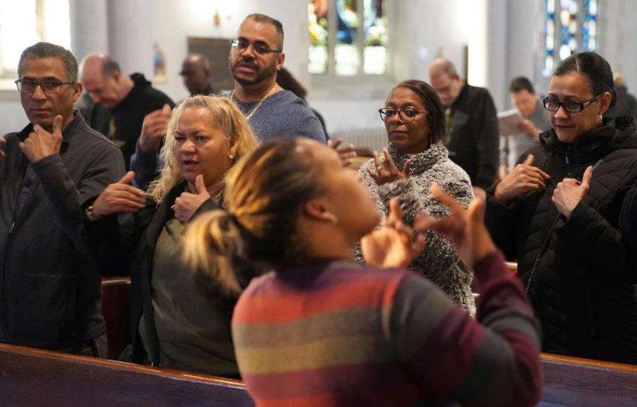 Hispanos sordos tienen su iglesia en Nueva York