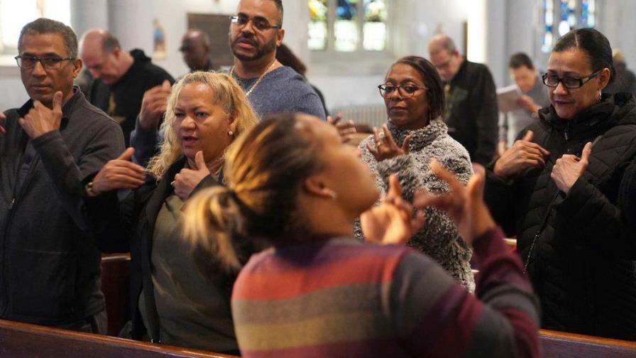 Hispanos sordos tienen su iglesia en Nueva York