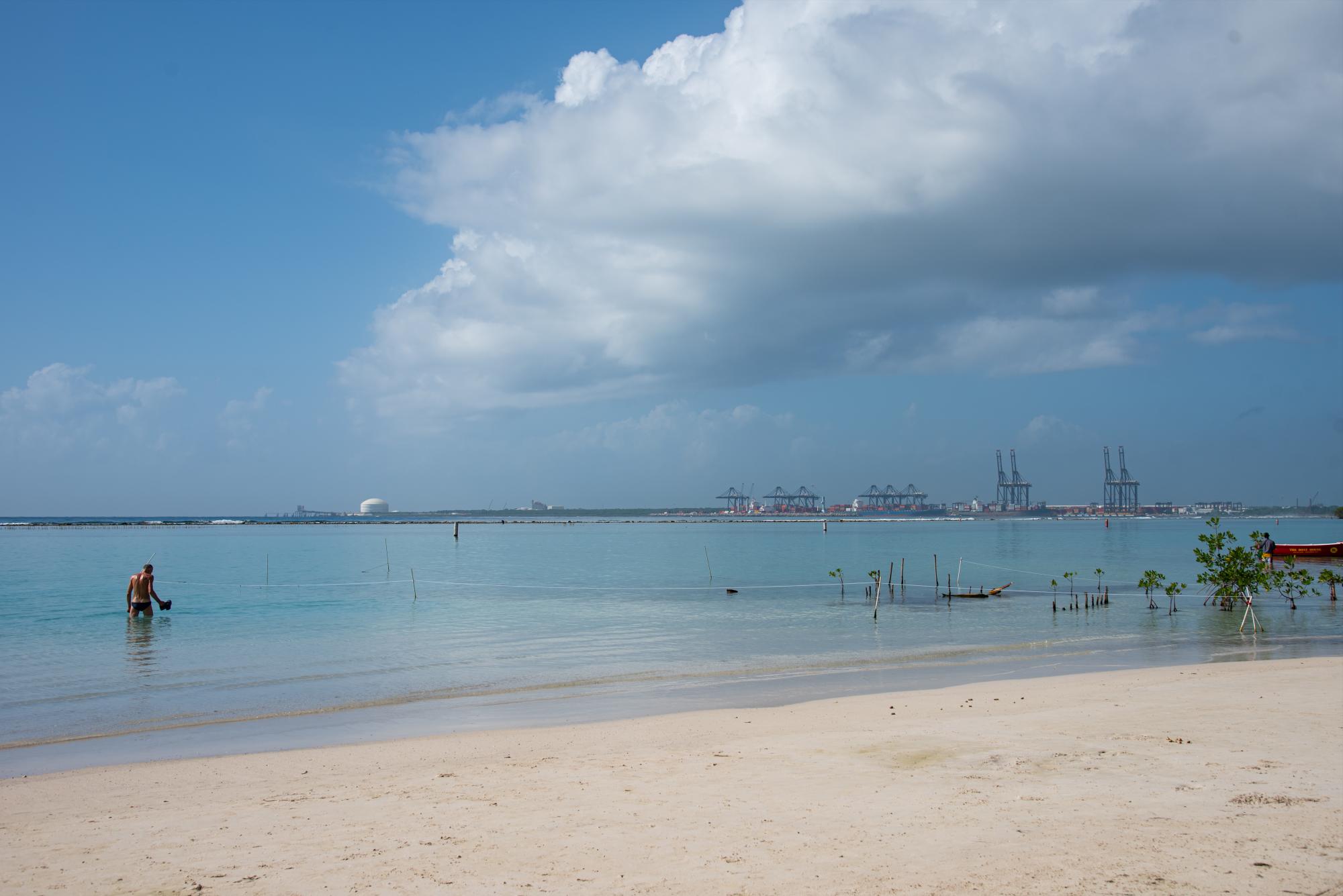 El método usado fue de Fermentación por Tubos Múltiples y se realizó un día después de darse a conocer la información sobre los niveles de contaminación de las aguas de este litoral, el cual es visitado por miles de personas durante toda la semana. (Fotos: Dania Acevedo)