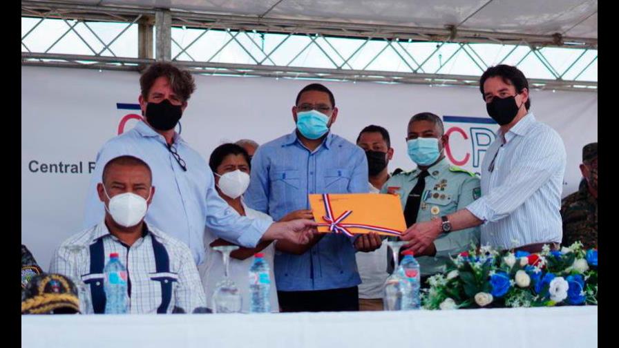 Central Romana entrega 48 lotes de terrenos para construir viviendas familiares en El Seibo 