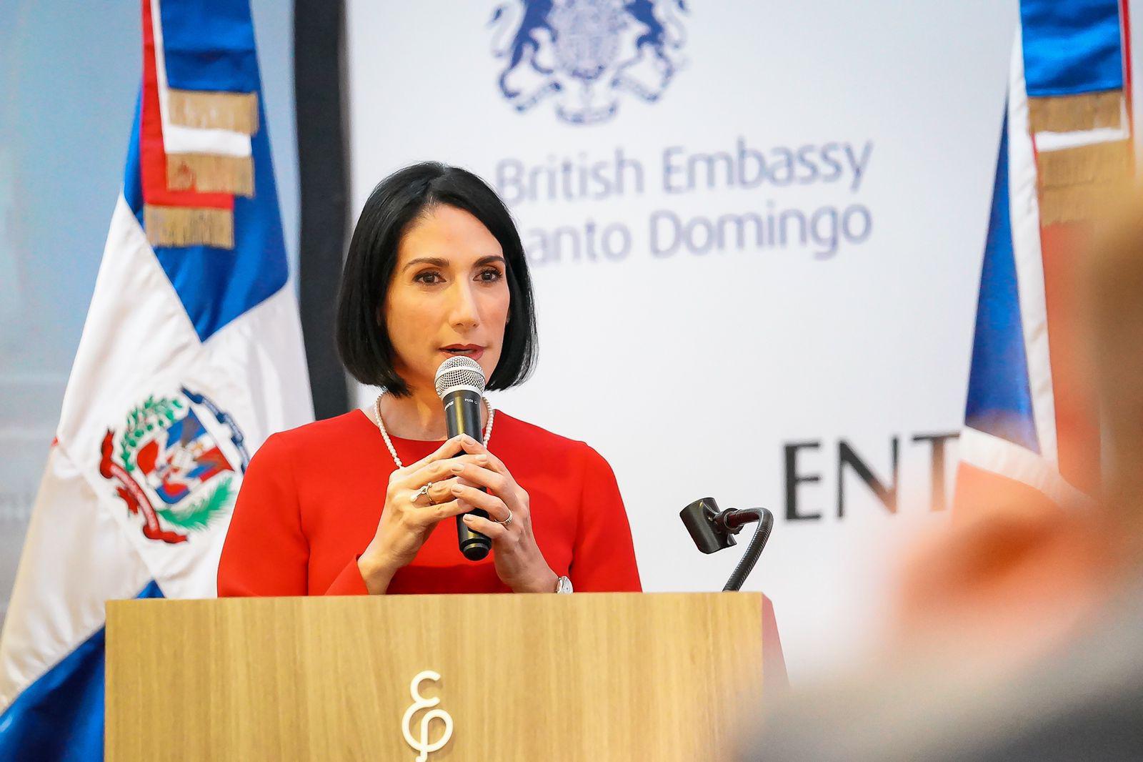 La primera dama Raquel Arbaje.
