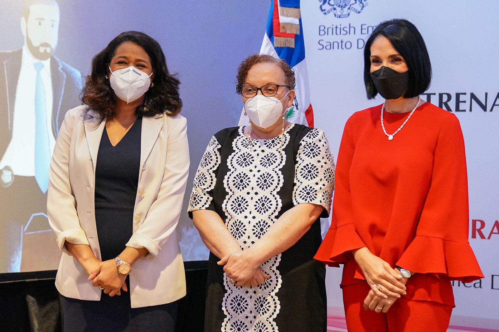 Paula Disla, Dra. Miriam Germán Brito y la primera dama Raquel Arbaje.