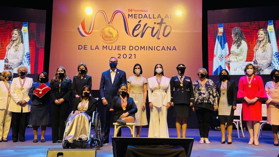 Hacen entrega de la Medalla al Mérito a la Mujer Dominicana
