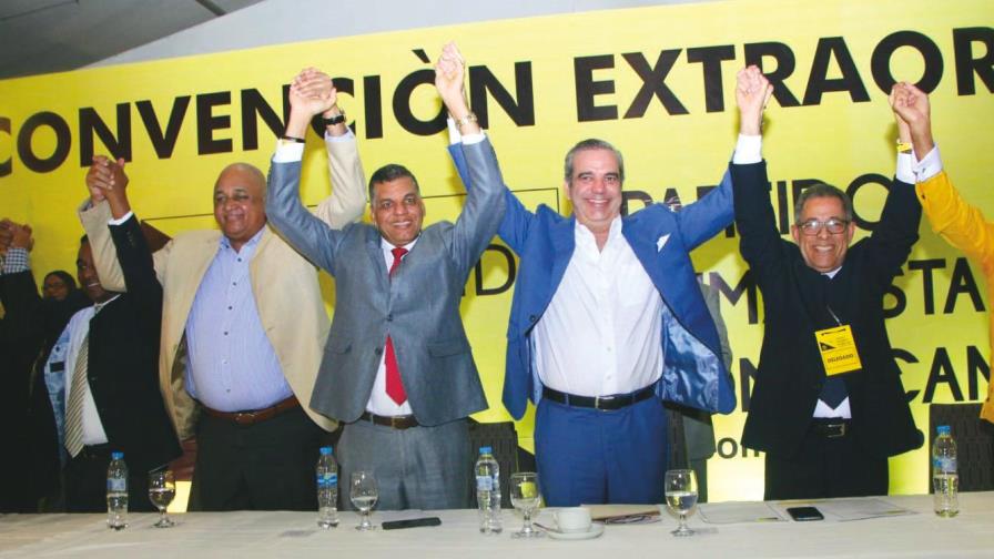Luis Abinader será candidato presidencial por frente opositor de seis partidos políticos